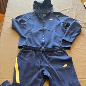 Nike Tech Fleece Tracksuit – Blue & White – Men’s Medium – Excellent Condition